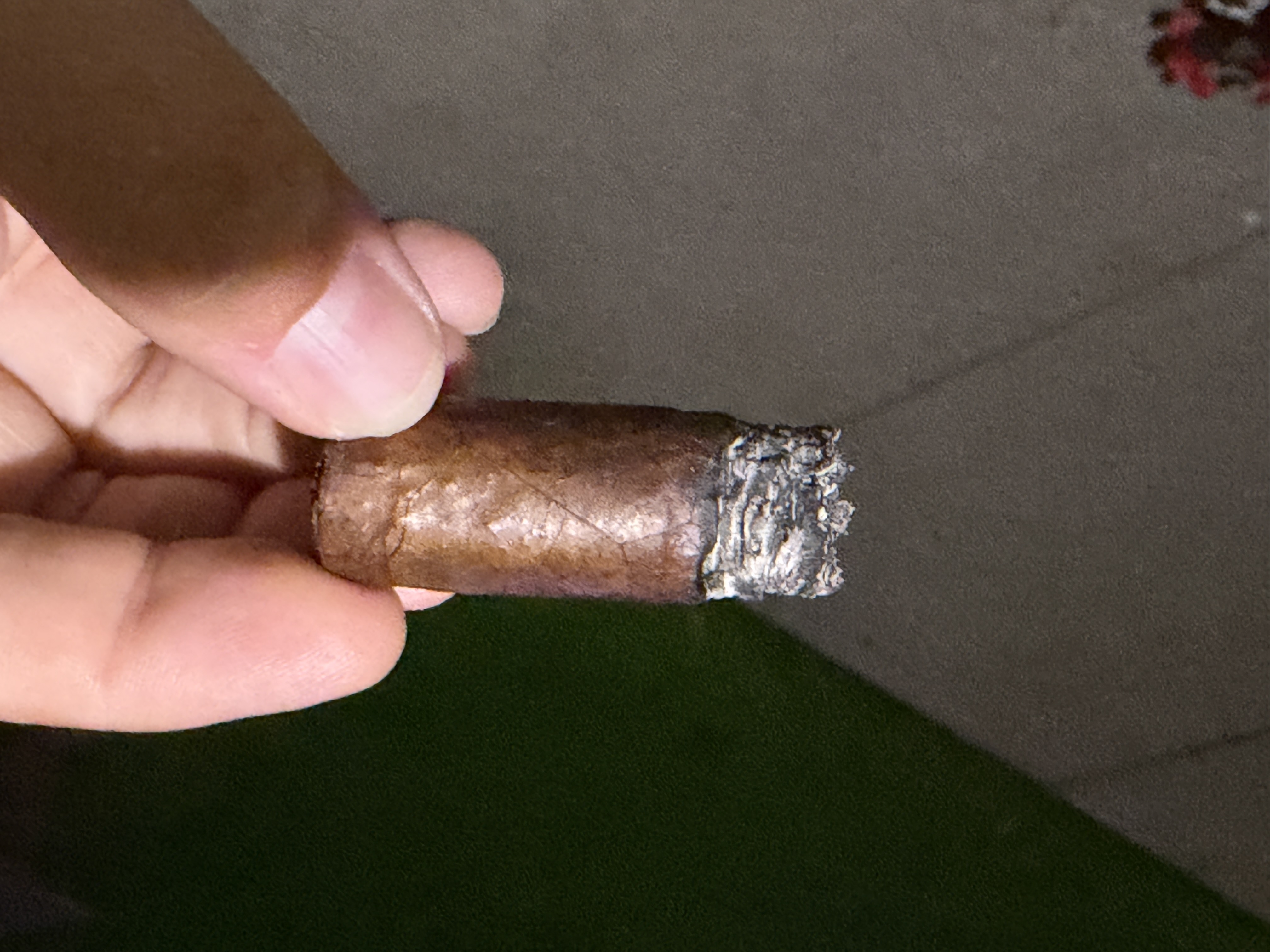 Mil Días Maduro down to the nub with the band off at night