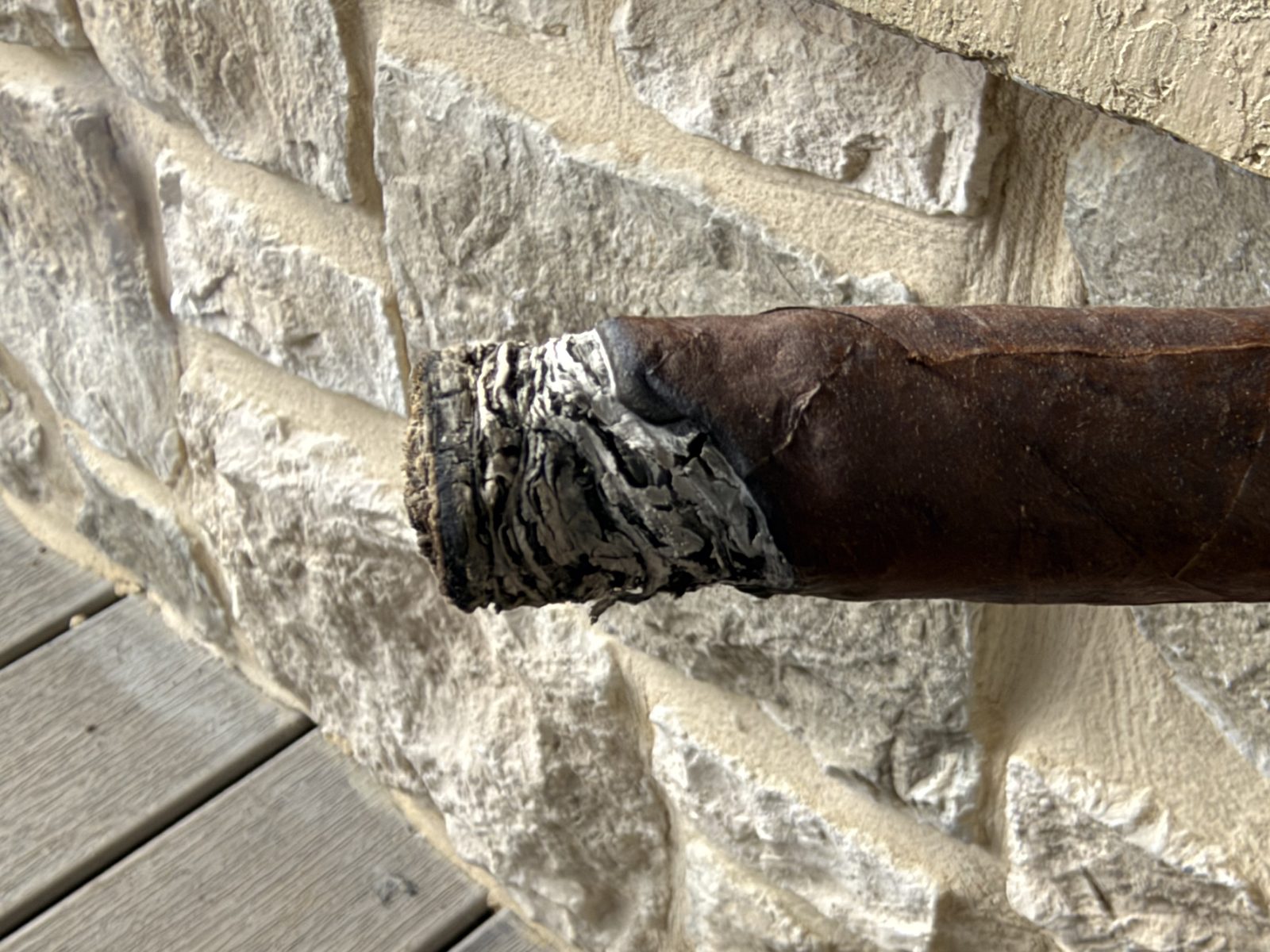 Close-up of the foot of the Dunbarton Sin Compromiso Seleccion No. 7 early in the first third, a layered gray ash with the burn running uneven across the box-pressed sides