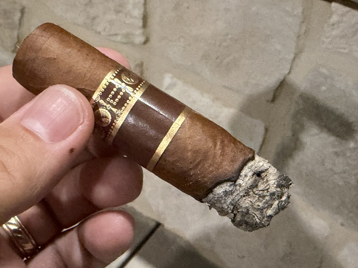 Romeo y Julieta Habana Reserve Robusto lit with a short craggy grey ash and an uneven burn line